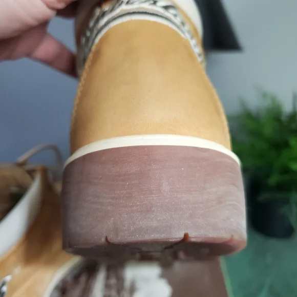 Timberland Chukka Boots - Picture 7 of 12